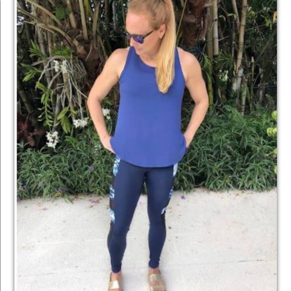 Armani Exchange AX Women’s Blue Twisted Back Yoga Tank Top Size SP - Picture 2 of 8